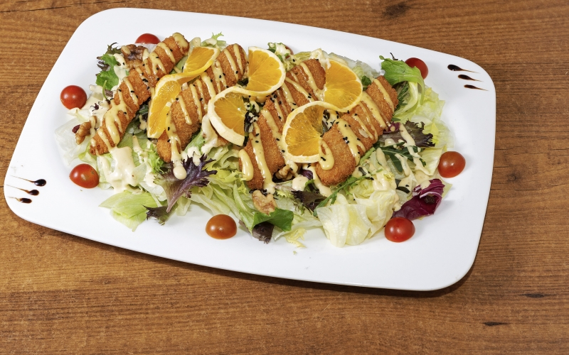 Salade de poulet avec sauce aux figues