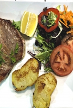 AT�N A LA PLANCHA CON PATATAS A LA BRASA