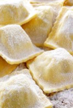 Raviolis de pasta fresca rellenos de salm�n